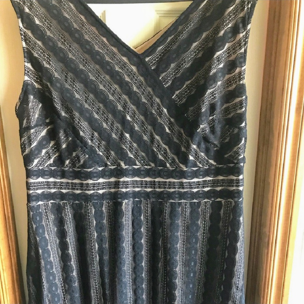 Beautiful Dress - Picture 2 of 4